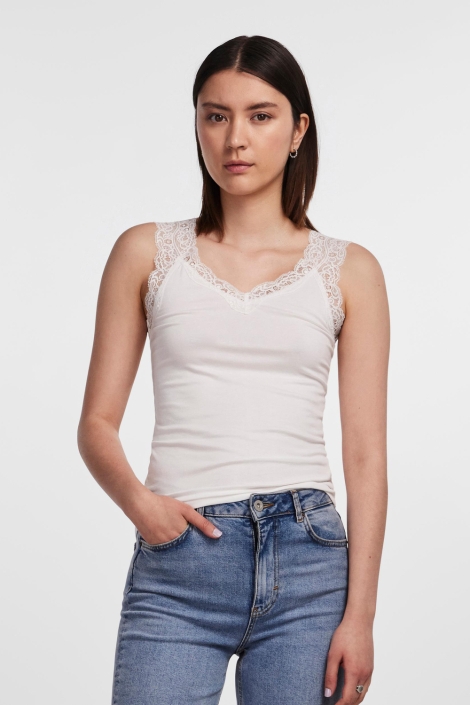 Pieces witte dames top | Model vooraanzicht