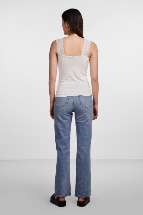 Pieces witte dames top | Model achteraanzicht