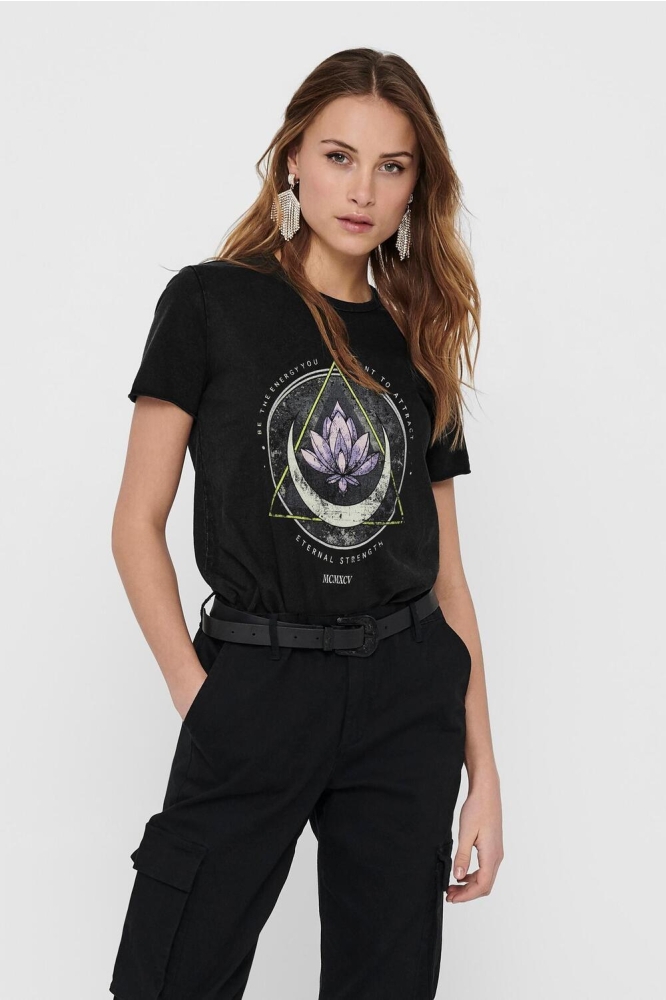 Only zwarte dames t-shirt | Model vooraanzicht