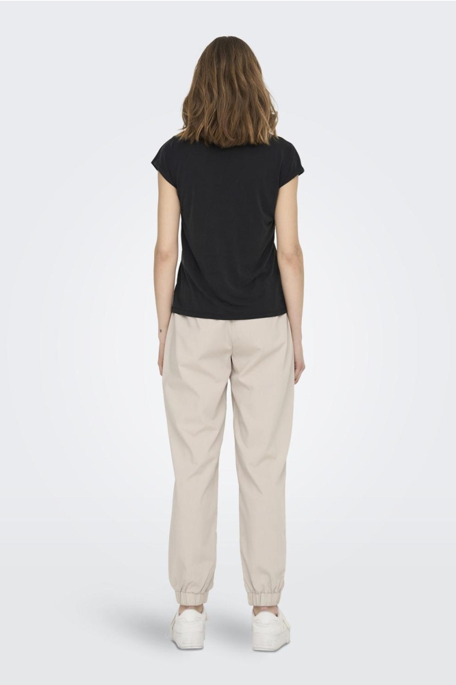 Only zwarte dames t-shirt | Model achteraanzicht