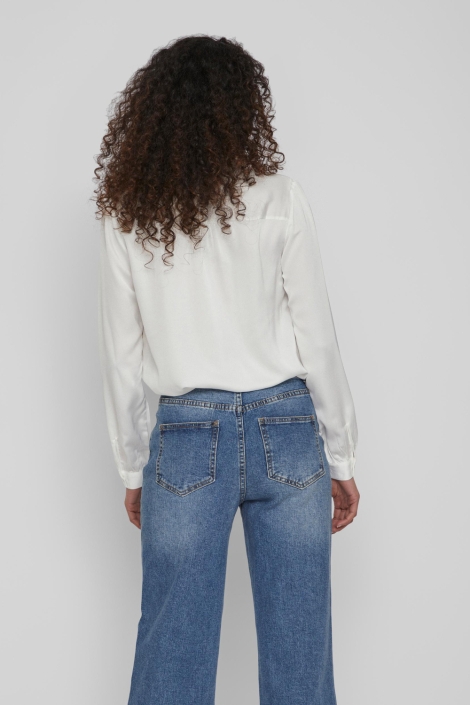 Vila witte dames blouse | Model achteraanzicht
