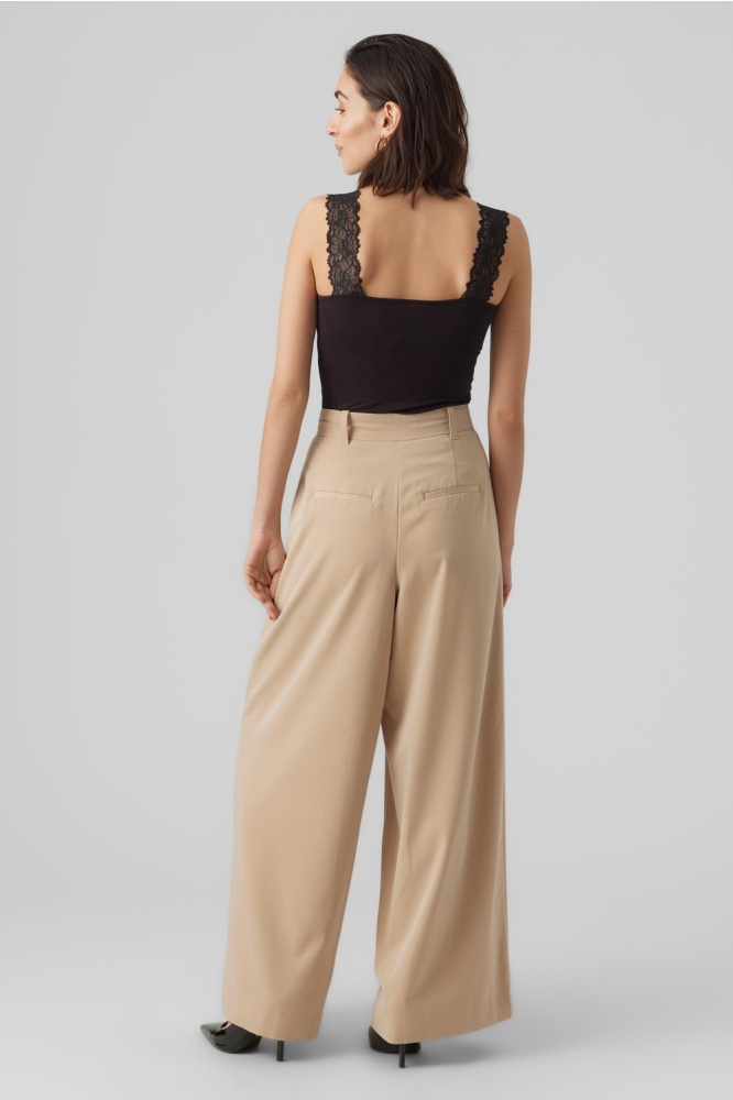 Vero Moda zwarte dames top | Model achteraanzicht