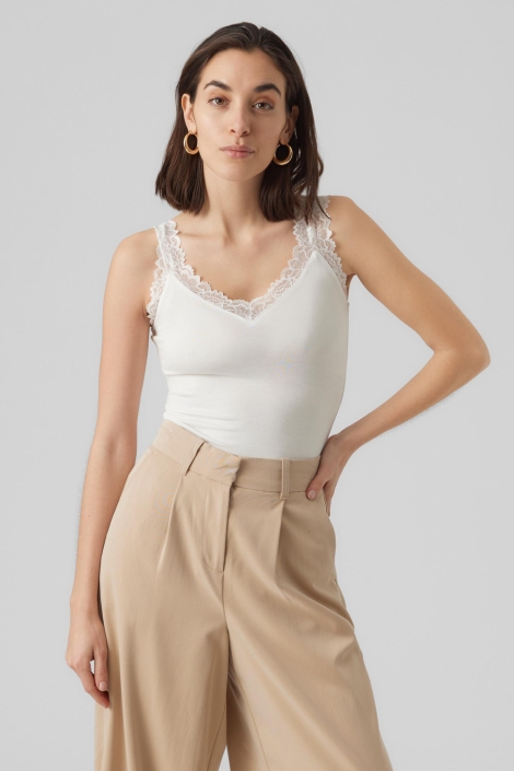 Vero Moda ecru dames top | Model vooraanzicht