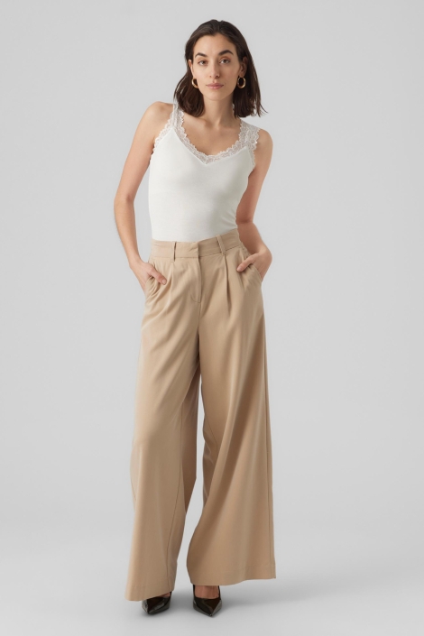 Vero Moda ecru dames top | Model