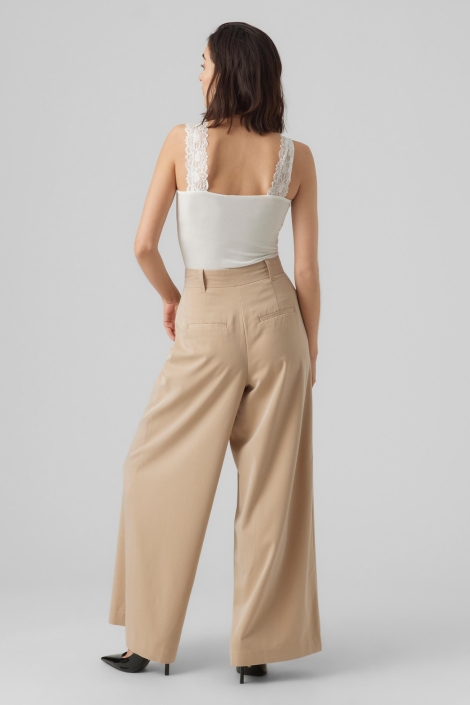 Vero Moda ecru dames top | Model achteraanzicht