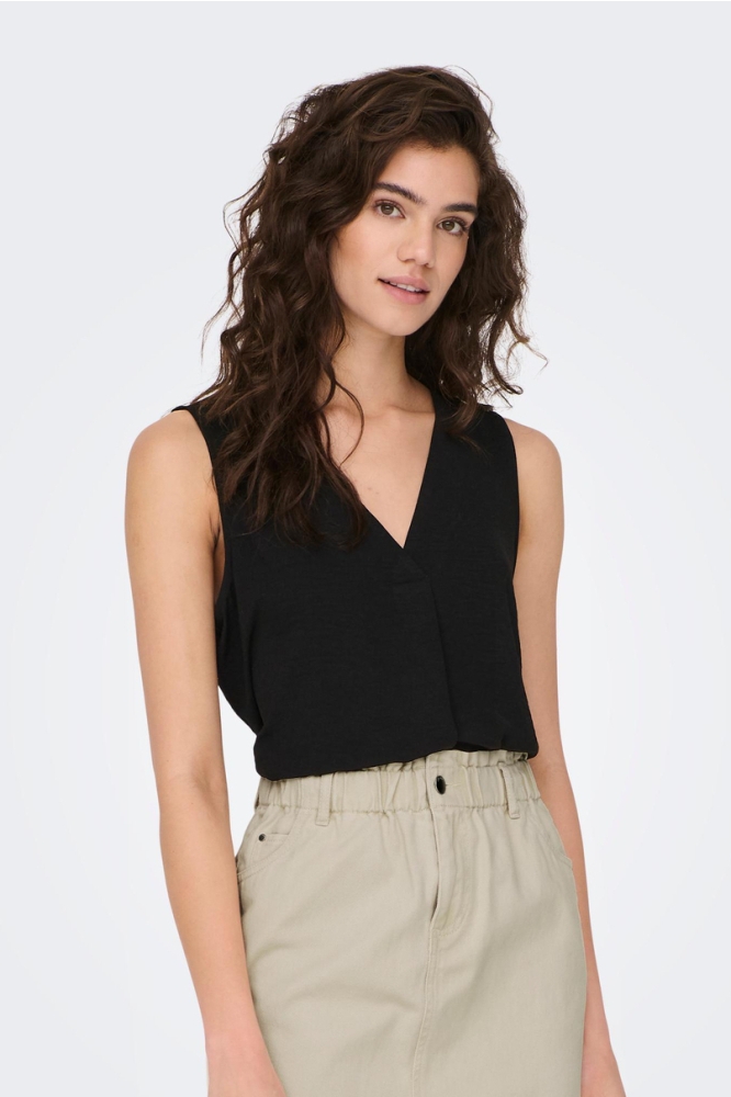 Jacqueline de Yong zwarte dames top | Model vooraanzicht