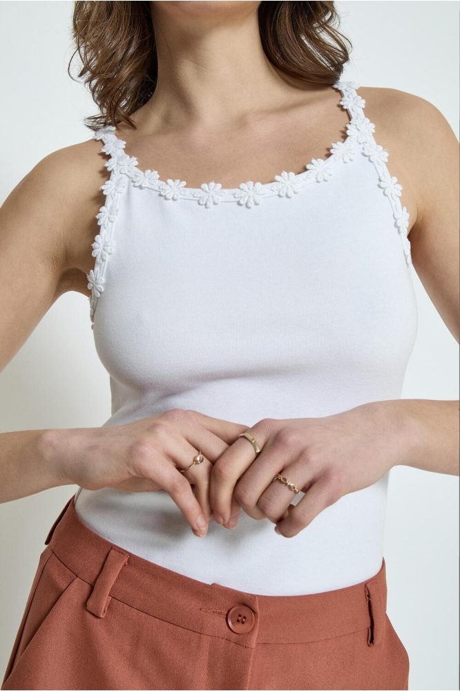 Peppercorn witte dames top | Model vooraanzicht