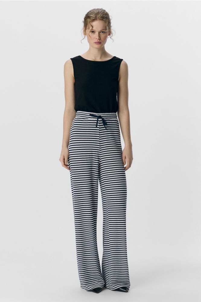 Object zwarte dames top | Model