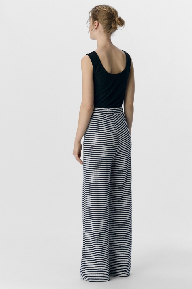 Object zwarte dames top | Model