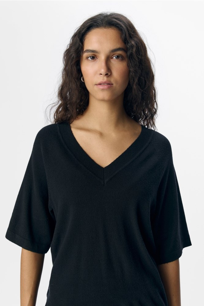 Object zwarte dames trui | Close up