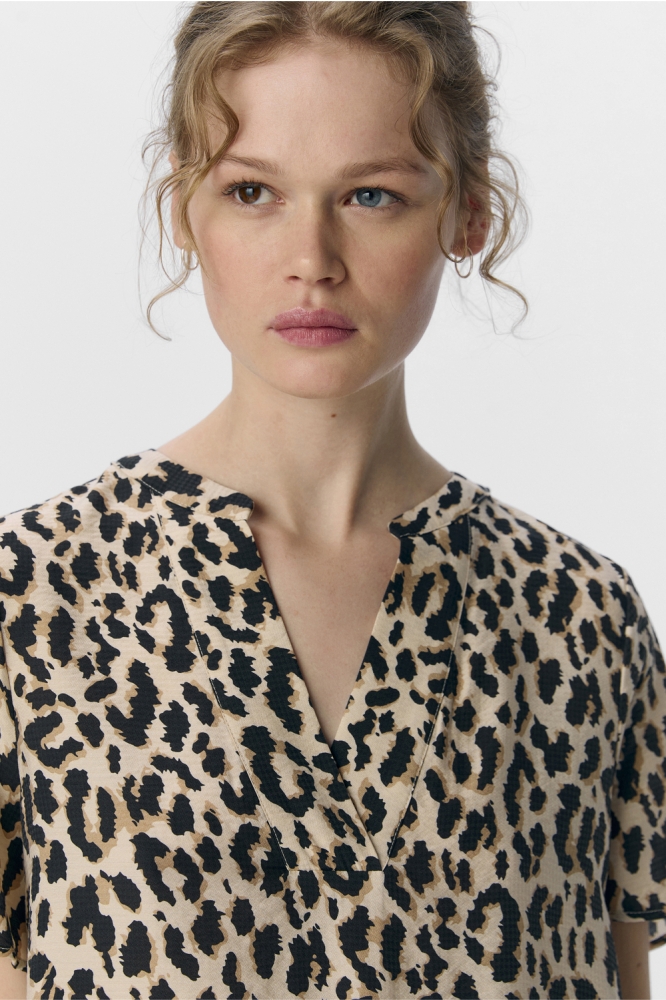 Object bruine dames t-shirt | Model vooraanzicht