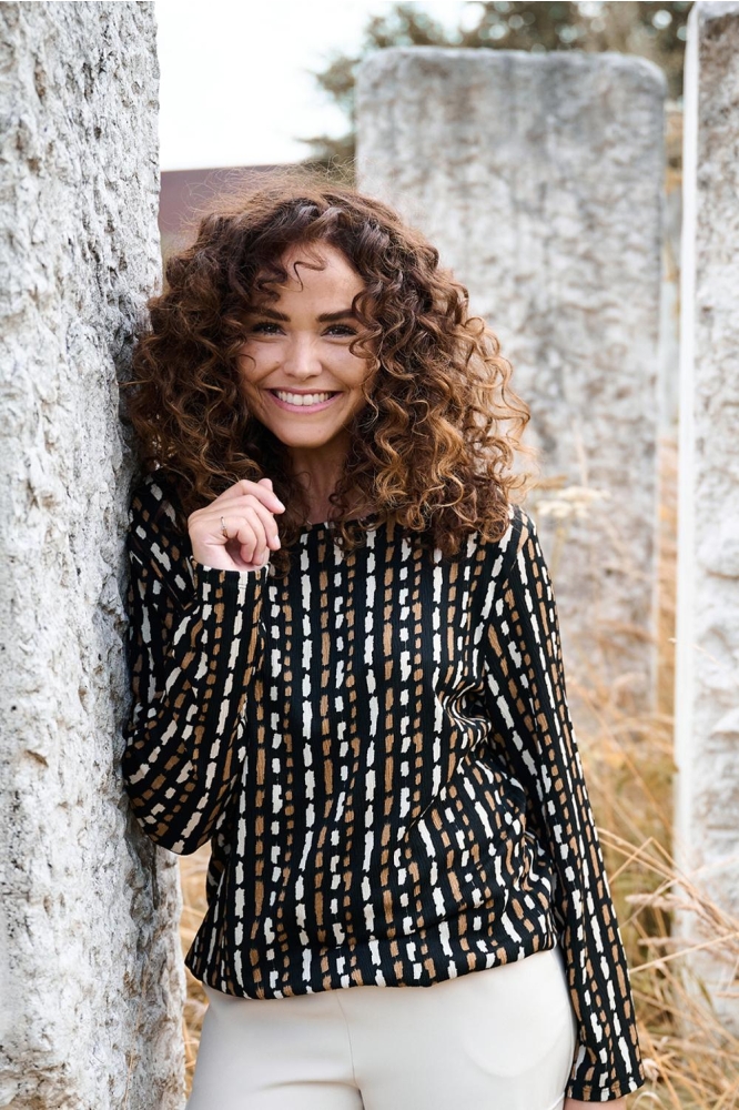 FOS Amsterdam zwarte dames t-shirt | Sfeerbeeld, In situatie