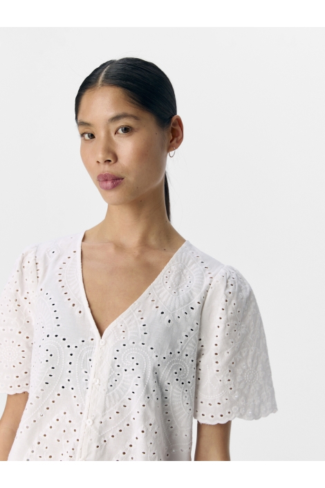 Object witte dames blouse | Close up