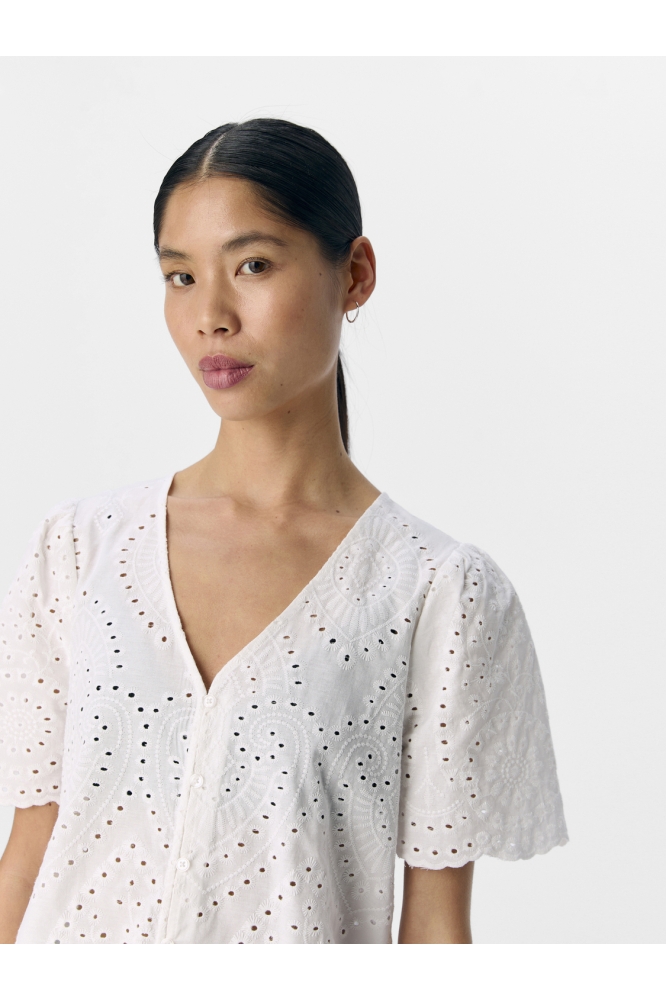 Object witte dames blouse | Close up
