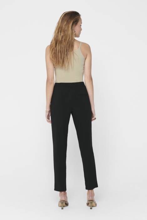 Only camel dames top | Model achteraanzicht