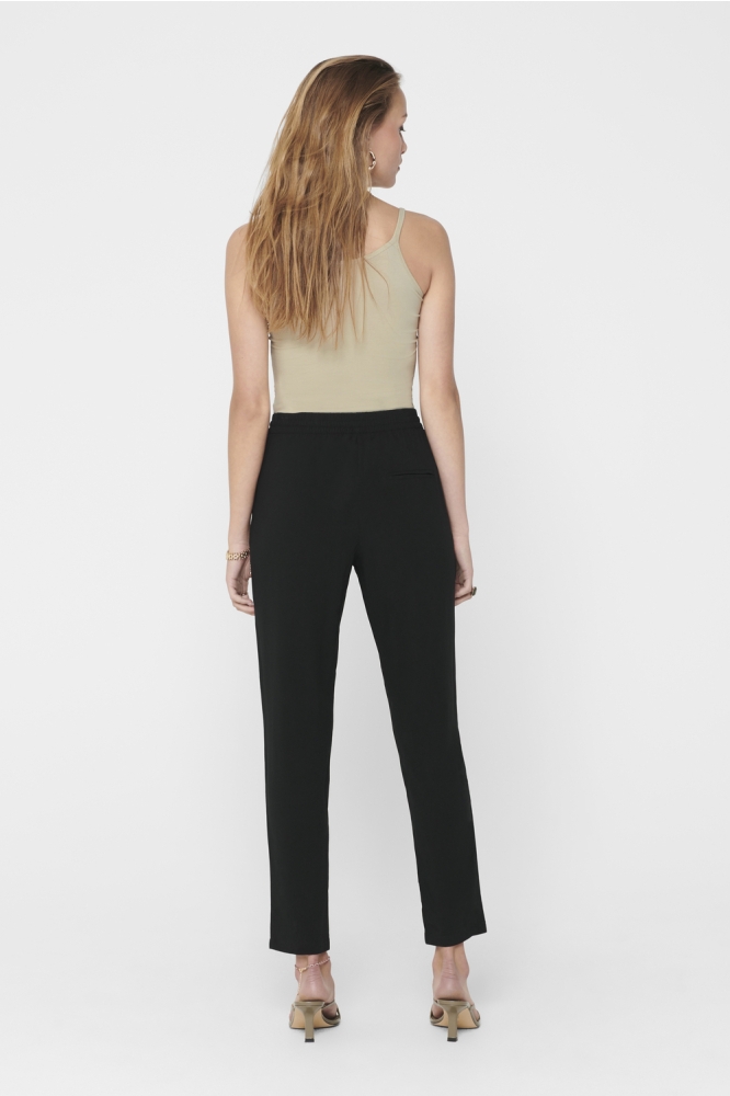 Only camel dames top | Model achteraanzicht