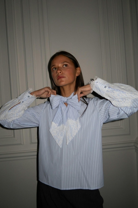 Object blauwe dames blouse | Sfeerbeeld, In situatie