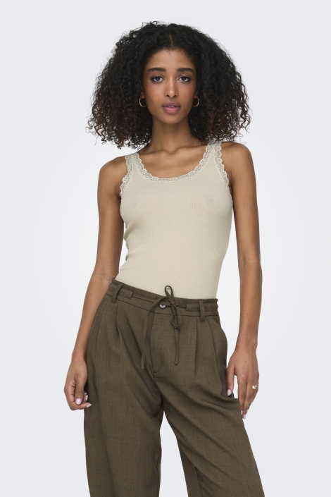 Only beige dames top | Model vooraanzicht