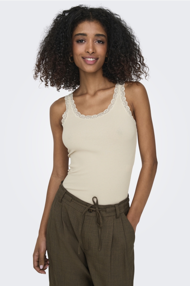 Only beige dames top | Model vooraanzicht
