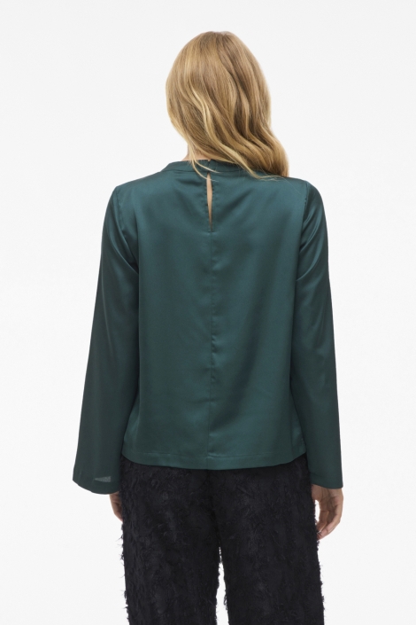 Vila groene dames blouse | Model achteraanzicht