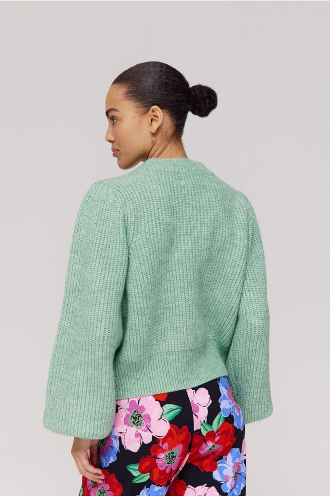 Harper & Yve groene dames trui | Model achteraanzicht