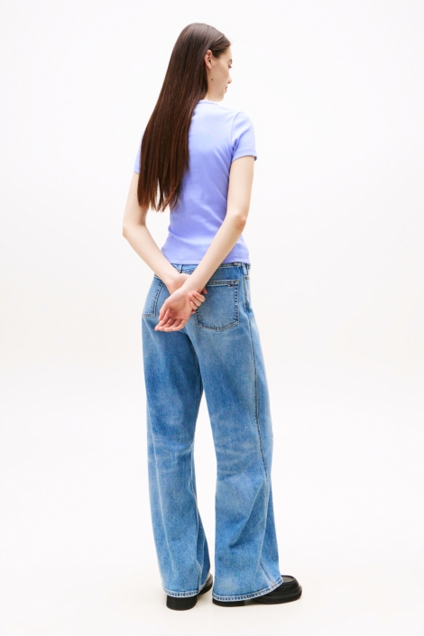 Tommy Jeans blauwe dames t-shirt | Model