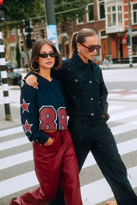 Refined Department blauwe dames sweater | Sfeerbeeld, In situatie