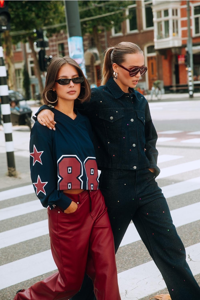 Refined Department blauwe dames sweater | Sfeerbeeld, In situatie