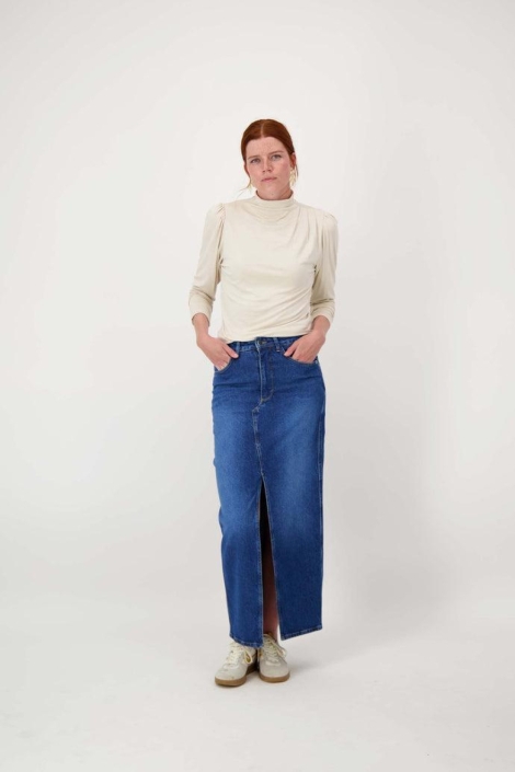 Zusss ecru dames t-shirt | Model