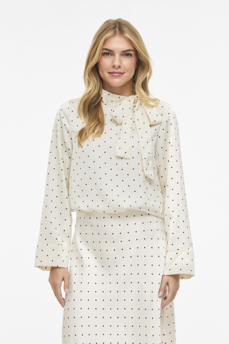 Vila witte dames blouse | Model vooraanzicht
