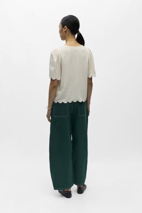 Object beige dames top | Model achteraanzicht