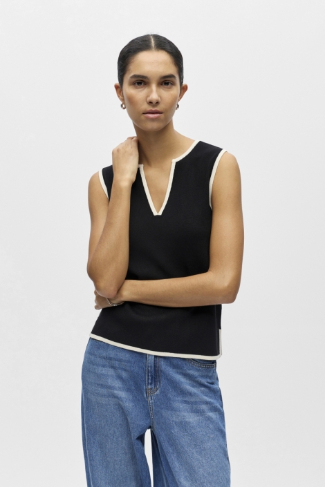 Object zwarte dames top | Model vooraanzicht