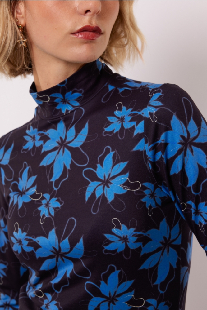 Fluresk blauwe dames t-shirt | Close up