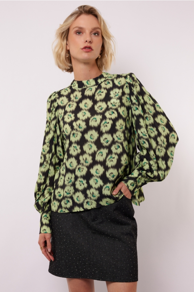 Fluresk zwarte dames blouse | Model vooraanzicht