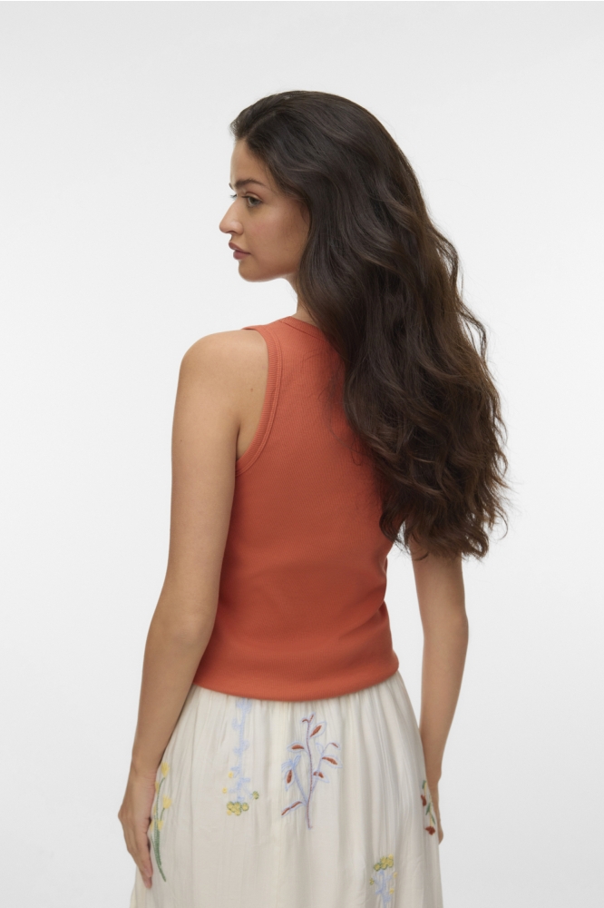 Vero Moda oranje dames top | Model achteraanzicht