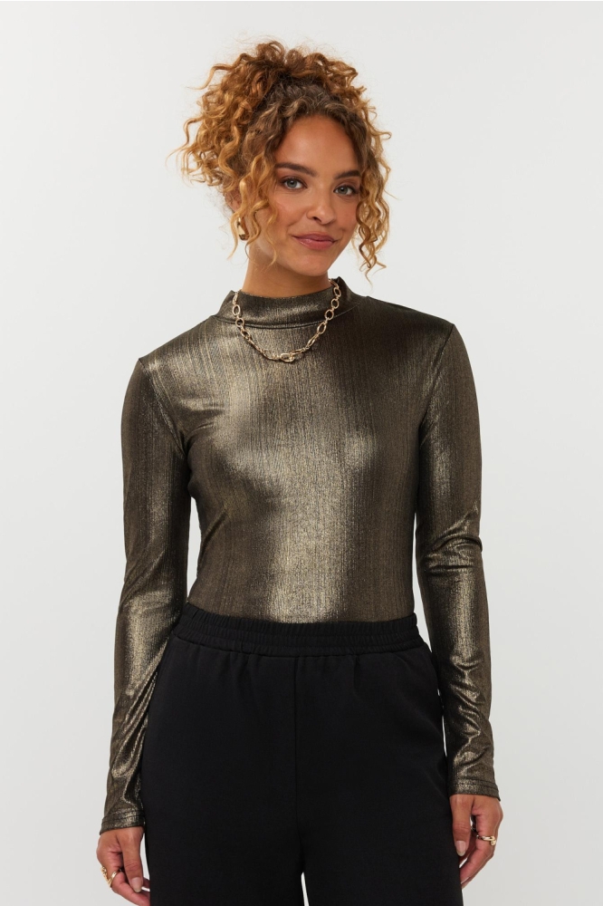 Ydence gouden dames t-shirt | Model vooraanzicht