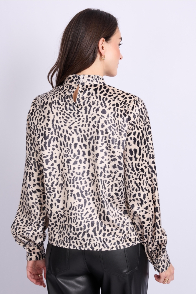 C&S The Label camel dames t-shirt | Model achteraanzicht