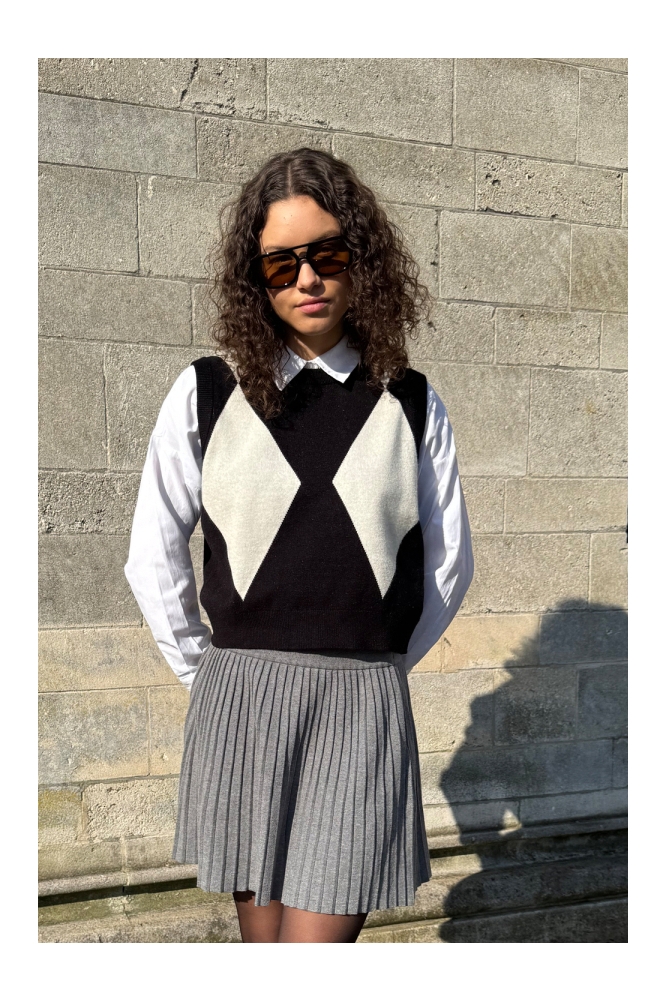 Vila zwarte dames trui | Model vooraanzicht