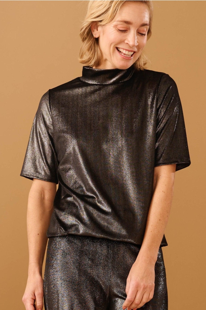 FOS Amsterdam zwarte dames t-shirt | Model vooraanzicht