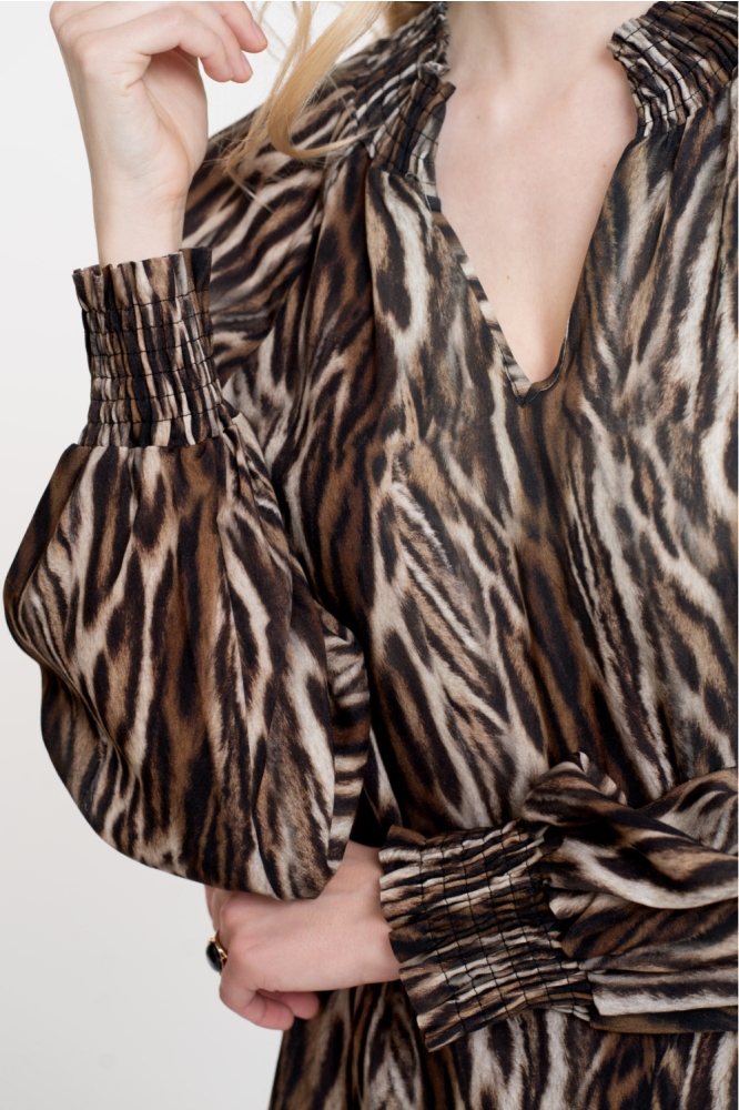 Geisha camel dames t-shirt | Close up