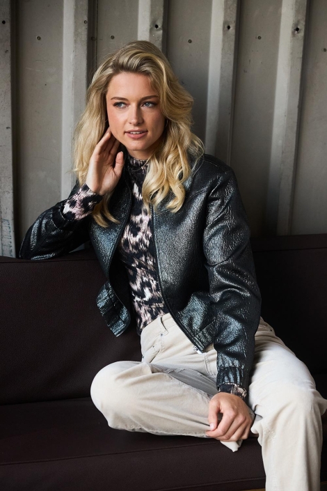 Red Button camel dames t-shirt | Sfeerbeeld, In situatie