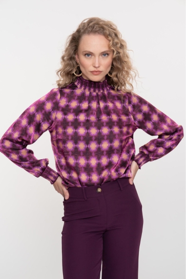 Geisha TOP MET GRAFISCHE ALLOVER PRINT EN HIGHNECK 53944 20 Purple/Yellow