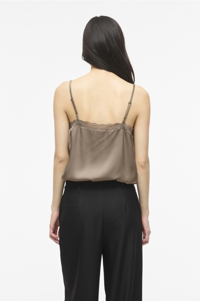 Vila bruine dames top | Model achteraanzicht