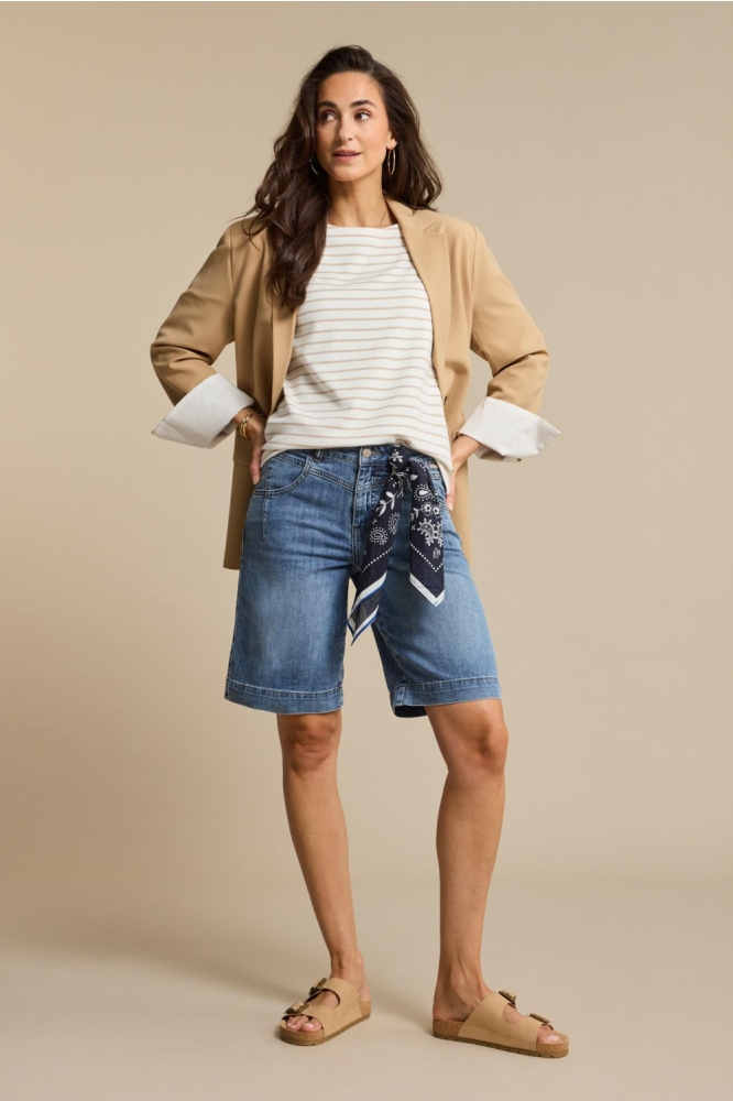 Red Button witte dames t-shirt | Sfeerbeeld, In situatie