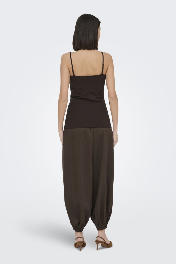 Jacqueline de Yong bruine dames top | Model achteraanzicht