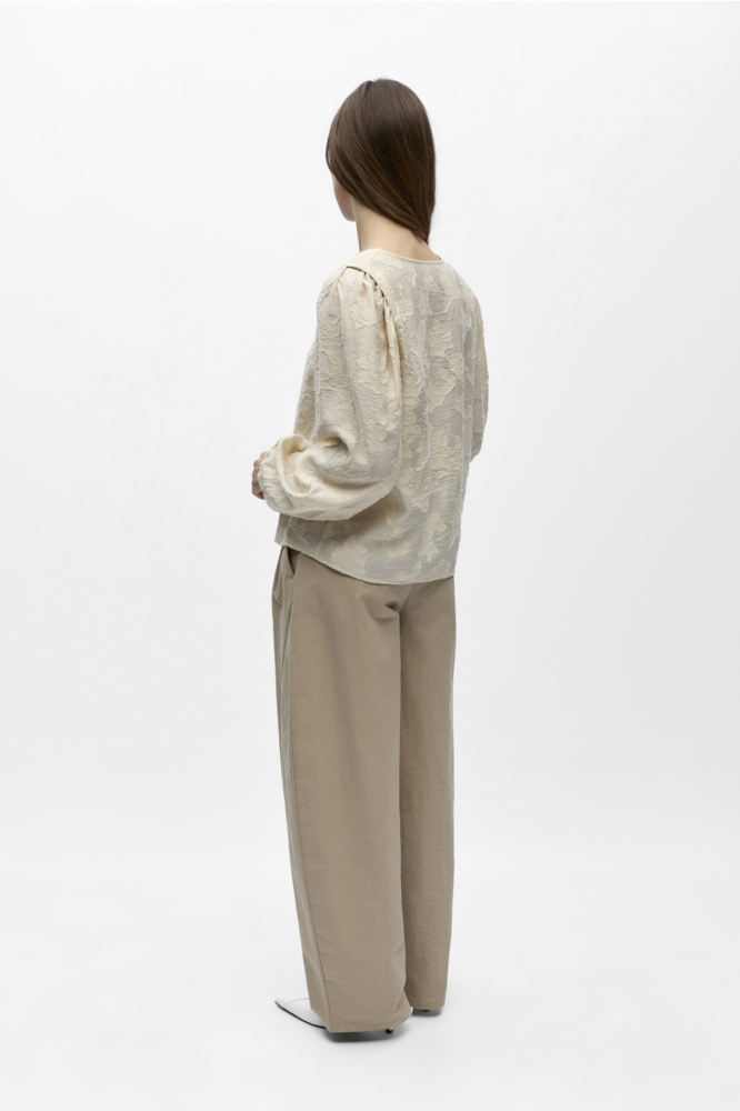 Object ecru dames blouse | Model