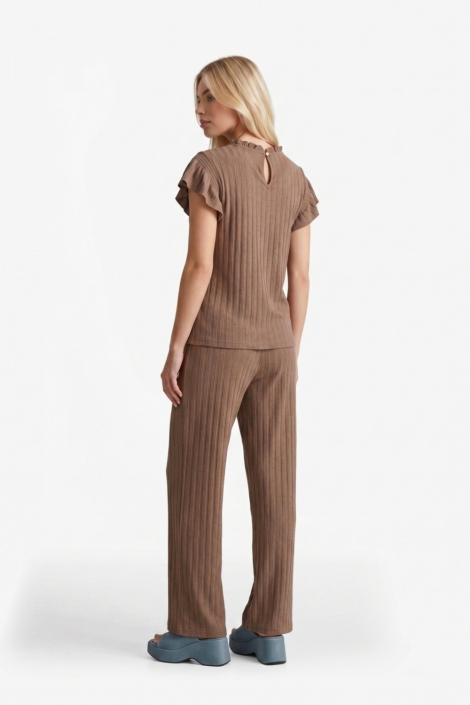 Fluresk bruine dames top | Model achteraanzicht