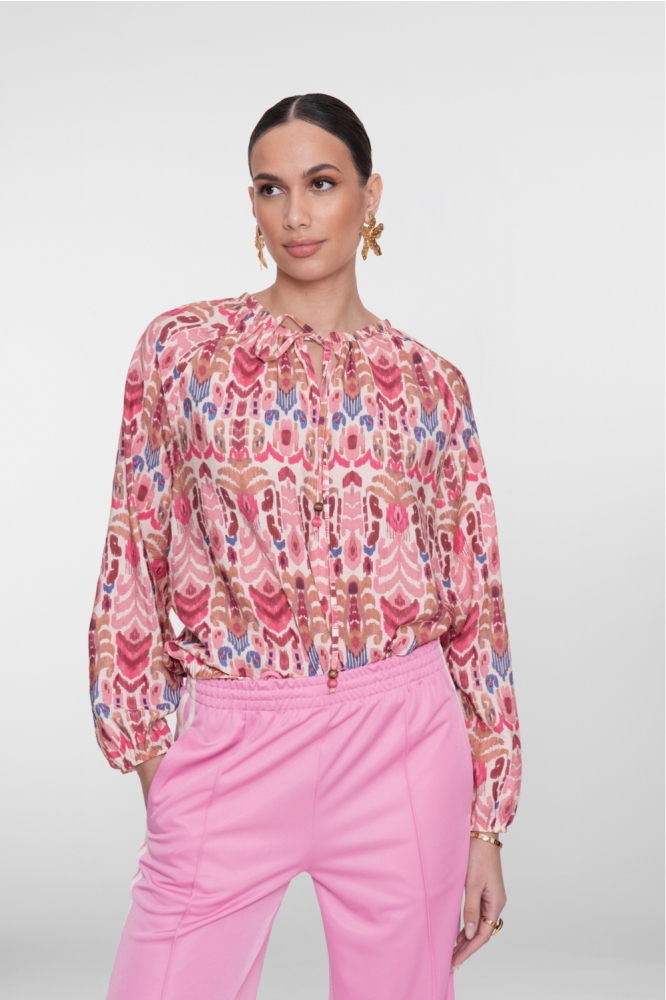 Geisha roze dames blouse | Model vooraanzicht