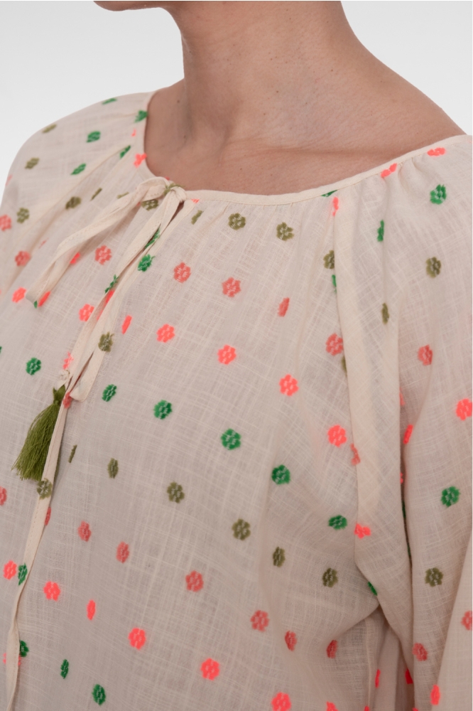 Geisha ecru dames blouse | Close up