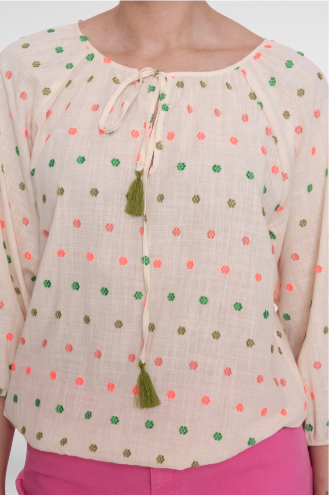 Geisha ecru dames blouse | Close up